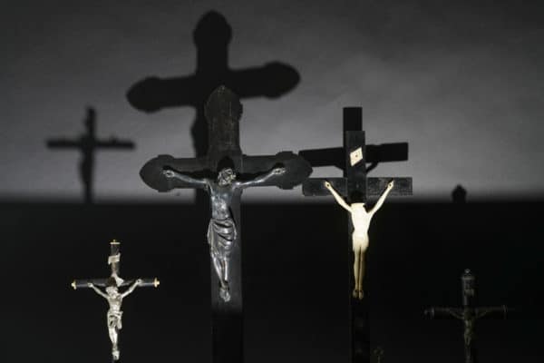 01-crucifix
